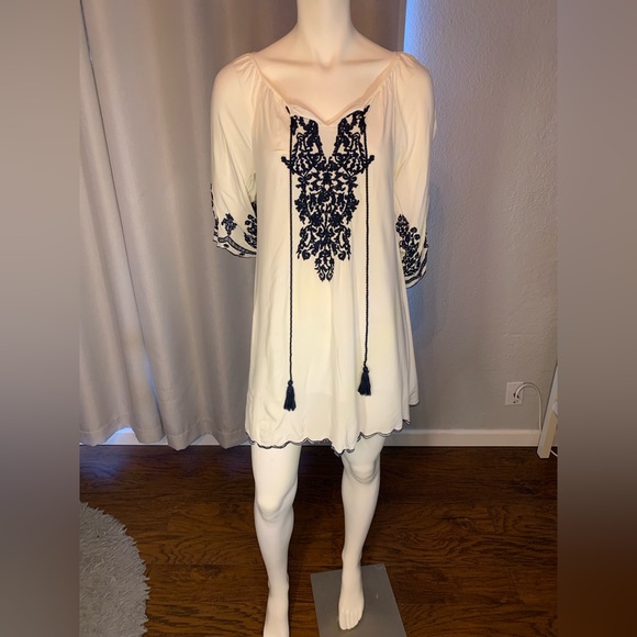 White smock type dress with navy embroidery and neck pull string - Picture 1 of 2